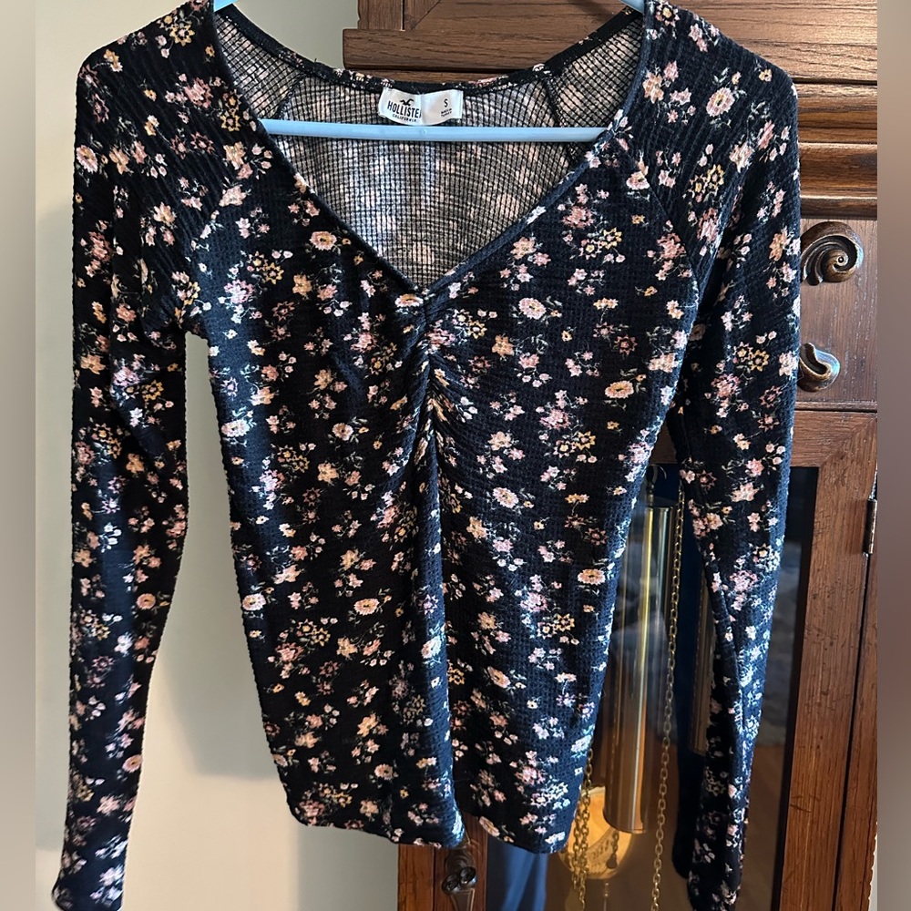 Hollister Size Small Black and Floral Long-sleeve Top